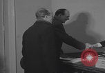 Standbild Caritas Haus Wien verarbeitet ungarische Flüchtlinge Wien Österreich, 1956, aus Sekunde 62 historischem Filmmaterial Videoclip 65675079683