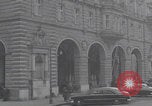 Standbild Flüchtlinge der ungarischen Revolution Wien Österreich, 1956, aus Sekunde 1 historischem Filmmaterial Videoclip 65675079684