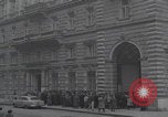 Standbild Flüchtlinge der ungarischen Revolution Wien Österreich, 1956, aus Sekunde 7 historischem Filmmaterial Videoclip 65675079684