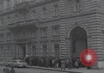 Standbild Flüchtlinge der ungarischen Revolution Wien Österreich, 1956, aus Sekunde 8 historischem Filmmaterial Videoclip 65675079684