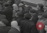 Standbild Flüchtlinge der ungarischen Revolution Wien Österreich, 1956, aus Sekunde 13 historischem Filmmaterial Videoclip 65675079684