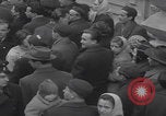 Standbild Flüchtlinge der ungarischen Revolution Wien Österreich, 1956, aus Sekunde 15 historischem Filmmaterial Videoclip 65675079684