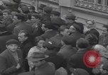 Standbild Flüchtlinge der ungarischen Revolution Wien Österreich, 1956, aus Sekunde 17 historischem Filmmaterial Videoclip 65675079684