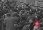 Standbild Flüchtlinge der ungarischen Revolution Wien Österreich, 1956, aus Sekunde 20 historischem Filmmaterial Videoclip 65675079684