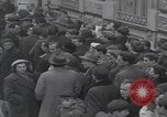 Standbild Flüchtlinge der ungarischen Revolution Wien Österreich, 1956, aus Sekunde 22 historischem Filmmaterial Videoclip 65675079684
