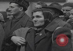 Standbild Flüchtlinge der ungarischen Revolution Wien Österreich, 1956, aus Sekunde 24 historischem Filmmaterial Videoclip 65675079684