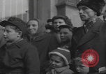 Standbild Flüchtlinge der ungarischen Revolution Wien Österreich, 1956, aus Sekunde 25 historischem Filmmaterial Videoclip 65675079684