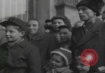 Standbild Flüchtlinge der ungarischen Revolution Wien Österreich, 1956, aus Sekunde 27 historischem Filmmaterial Videoclip 65675079684