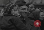 Standbild Flüchtlinge der ungarischen Revolution Wien Österreich, 1956, aus Sekunde 33 historischem Filmmaterial Videoclip 65675079684