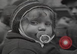 Standbild Flüchtlinge der ungarischen Revolution Wien Österreich, 1956, aus Sekunde 36 historischem Filmmaterial Videoclip 65675079684