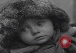 Standbild Flüchtlinge der ungarischen Revolution Wien Österreich, 1956, aus Sekunde 38 historischem Filmmaterial Videoclip 65675079684