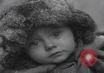 Standbild Flüchtlinge der ungarischen Revolution Wien Österreich, 1956, aus Sekunde 39 historischem Filmmaterial Videoclip 65675079684