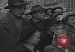 Standbild Flüchtlinge der ungarischen Revolution Wien Österreich, 1956, aus Sekunde 42 historischem Filmmaterial Videoclip 65675079684