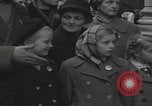 Standbild Flüchtlinge der ungarischen Revolution Wien Österreich, 1956, aus Sekunde 46 historischem Filmmaterial Videoclip 65675079684