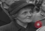 Standbild Flüchtlinge der ungarischen Revolution Wien Österreich, 1956, aus Sekunde 50 historischem Filmmaterial Videoclip 65675079684