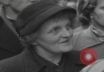 Standbild Flüchtlinge der ungarischen Revolution Wien Österreich, 1956, aus Sekunde 51 historischem Filmmaterial Videoclip 65675079684