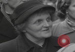 Standbild Flüchtlinge der ungarischen Revolution Wien Österreich, 1956, aus Sekunde 52 historischem Filmmaterial Videoclip 65675079684