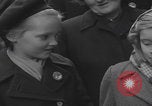 Standbild Flüchtlinge der ungarischen Revolution Wien Österreich, 1956, aus Sekunde 56 historischem Filmmaterial Videoclip 65675079684