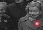 Standbild Flüchtlinge der ungarischen Revolution Wien Österreich, 1956, aus Sekunde 57 historischem Filmmaterial Videoclip 65675079684