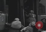 Standbild Flüchtlingsfamilie verlässt Wien Wien Österreich, 1956, aus Sekunde 22 historischem Filmmaterial Videoclip 65675079686