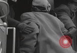 Standbild Flüchtlingsfamilie verlässt Wien Wien Österreich, 1956, aus Sekunde 26 historischem Filmmaterial Videoclip 65675079686