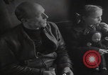Standbild Flüchtlingsfamilie verlässt Wien Wien Österreich, 1956, aus Sekunde 51 historischem Filmmaterial Videoclip 65675079686