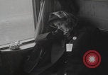 Standbild Flüchtlingsfamilie verlässt Wien Wien Österreich, 1956, aus Sekunde 56 historischem Filmmaterial Videoclip 65675079686
