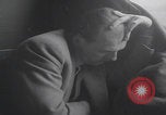 Standbild Flüchtlingsfamilie verlässt Wien Wien Österreich, 1956, aus Sekunde 60 historischem Filmmaterial Videoclip 65675079686