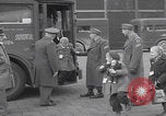 Standbild Ungarische Flüchtlinge fliegen aus Europa München Deutschland, 1956, aus Sekunde 12 historischem Filmmaterial Videoclip 65675079687
