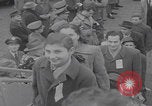 Standbild Ungarische Flüchtlinge fliegen aus Europa München Deutschland, 1956, aus Sekunde 21 historischem Filmmaterial Videoclip 65675079687