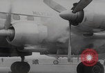 Standbild Ungarische Flüchtlinge fliegen aus Europa München Deutschland, 1956, aus Sekunde 47 historischem Filmmaterial Videoclip 65675079687
