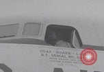 Standbild Ungarische Flüchtlinge fliegen aus Europa München Deutschland, 1956, aus Sekunde 52 historischem Filmmaterial Videoclip 65675079687