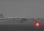 Standbild Ungarische Flüchtlinge fliegen aus Europa München Deutschland, 1956, aus Sekunde 61 historischem Filmmaterial Videoclip 65675079687