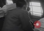 Standbild Flüchtlinge der ungarischen Revolution kommen in die USA Camp Kilmer New Jersey Vereinigte Staaten, 1956, aus Sekunde 4 historischem Filmmaterial Videoclip 65675079688