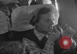 Standbild Flüchtlinge der ungarischen Revolution kommen in die USA Camp Kilmer New Jersey Vereinigte Staaten, 1956, aus Sekunde 8 historischem Filmmaterial Videoclip 65675079688