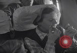 Standbild Flüchtlinge der ungarischen Revolution kommen in die USA Camp Kilmer New Jersey Vereinigte Staaten, 1956, aus Sekunde 10 historischem Filmmaterial Videoclip 65675079688