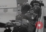 Standbild Flüchtlinge der ungarischen Revolution kommen in die USA Camp Kilmer New Jersey Vereinigte Staaten, 1956, aus Sekunde 19 historischem Filmmaterial Videoclip 65675079688