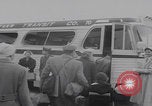 Standbild Flüchtlinge der ungarischen Revolution kommen in die USA Camp Kilmer New Jersey Vereinigte Staaten, 1956, aus Sekunde 28 historischem Filmmaterial Videoclip 65675079688