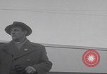 Standbild Flüchtlinge der ungarischen Revolution kommen in die USA Camp Kilmer New Jersey Vereinigte Staaten, 1956, aus Sekunde 30 historischem Filmmaterial Videoclip 65675079688