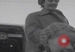 Standbild Flüchtlinge der ungarischen Revolution kommen in die USA Camp Kilmer New Jersey Vereinigte Staaten, 1956, aus Sekunde 37 historischem Filmmaterial Videoclip 65675079688