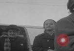 Standbild Flüchtlinge der ungarischen Revolution kommen in die USA Camp Kilmer New Jersey Vereinigte Staaten, 1956, aus Sekunde 38 historischem Filmmaterial Videoclip 65675079688