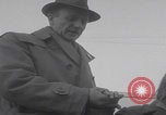 Standbild Flüchtlinge der ungarischen Revolution kommen in die USA Camp Kilmer New Jersey Vereinigte Staaten, 1956, aus Sekunde 44 historischem Filmmaterial Videoclip 65675079688