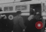Standbild Flüchtlinge der ungarischen Revolution kommen in die USA Camp Kilmer New Jersey Vereinigte Staaten, 1956, aus Sekunde 48 historischem Filmmaterial Videoclip 65675079688