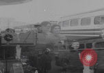 Standbild Flüchtlinge der ungarischen Revolution kommen in die USA Camp Kilmer New Jersey Vereinigte Staaten, 1956, aus Sekunde 53 historischem Filmmaterial Videoclip 65675079688