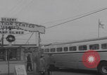 Standbild Flüchtlinge der ungarischen Revolution kommen in die USA Camp Kilmer New Jersey Vereinigte Staaten, 1956, aus Sekunde 54 historischem Filmmaterial Videoclip 65675079688