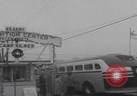 Standbild Flüchtlinge der ungarischen Revolution kommen in die USA Camp Kilmer New Jersey Vereinigte Staaten, 1956, aus Sekunde 55 historischem Filmmaterial Videoclip 65675079688