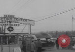 Standbild Flüchtlinge der ungarischen Revolution kommen in die USA Camp Kilmer New Jersey Vereinigte Staaten, 1956, aus Sekunde 56 historischem Filmmaterial Videoclip 65675079688