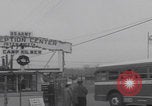 Standbild Flüchtlinge der ungarischen Revolution kommen in die USA Camp Kilmer New Jersey Vereinigte Staaten, 1956, aus Sekunde 57 historischem Filmmaterial Videoclip 65675079688