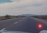 Immagine di gli uomini guidano nel deserto United States USA, 1967, secondo 1 filmato di repertorio 65675079696