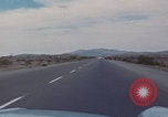 Immagine di gli uomini guidano nel deserto United States USA, 1967, secondo 3 filmato di repertorio 65675079696